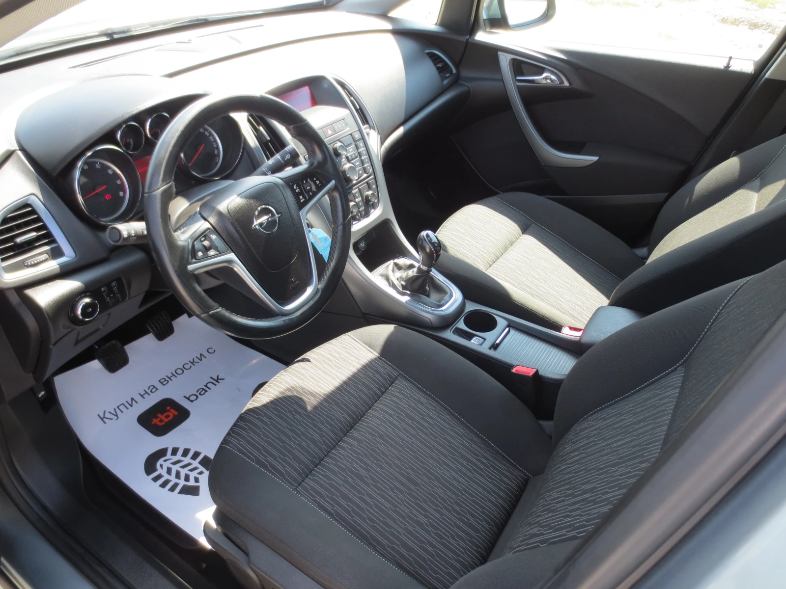Opel Astra 1.4 i * TURBO* СЕДАН, снимка 9 - Автомобили и джипове - 55799176
