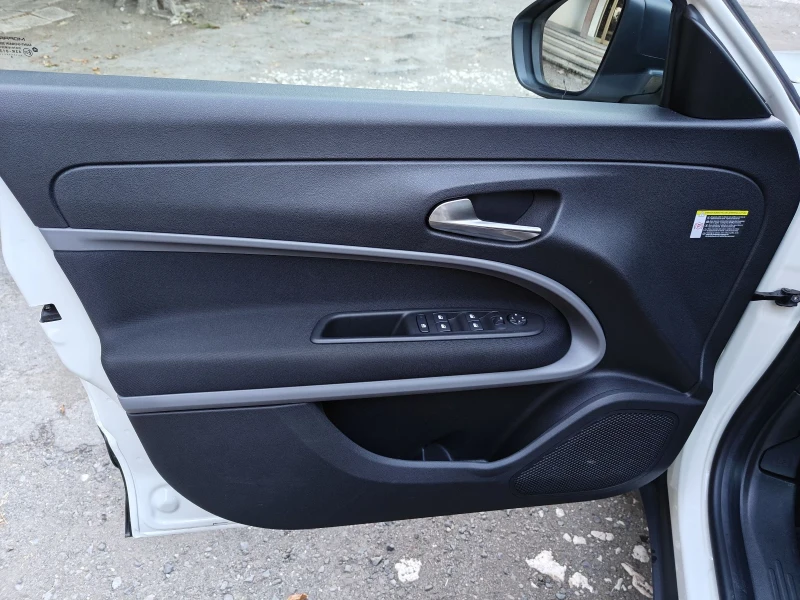 Jeep Avenger Longitude, снимка 8 - Автомобили и джипове - 52333346