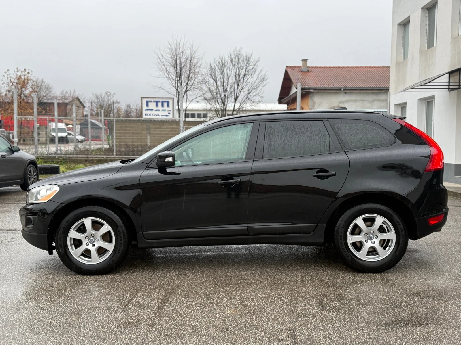 Volvo XC60 2.4D5 FWD - изображение 4