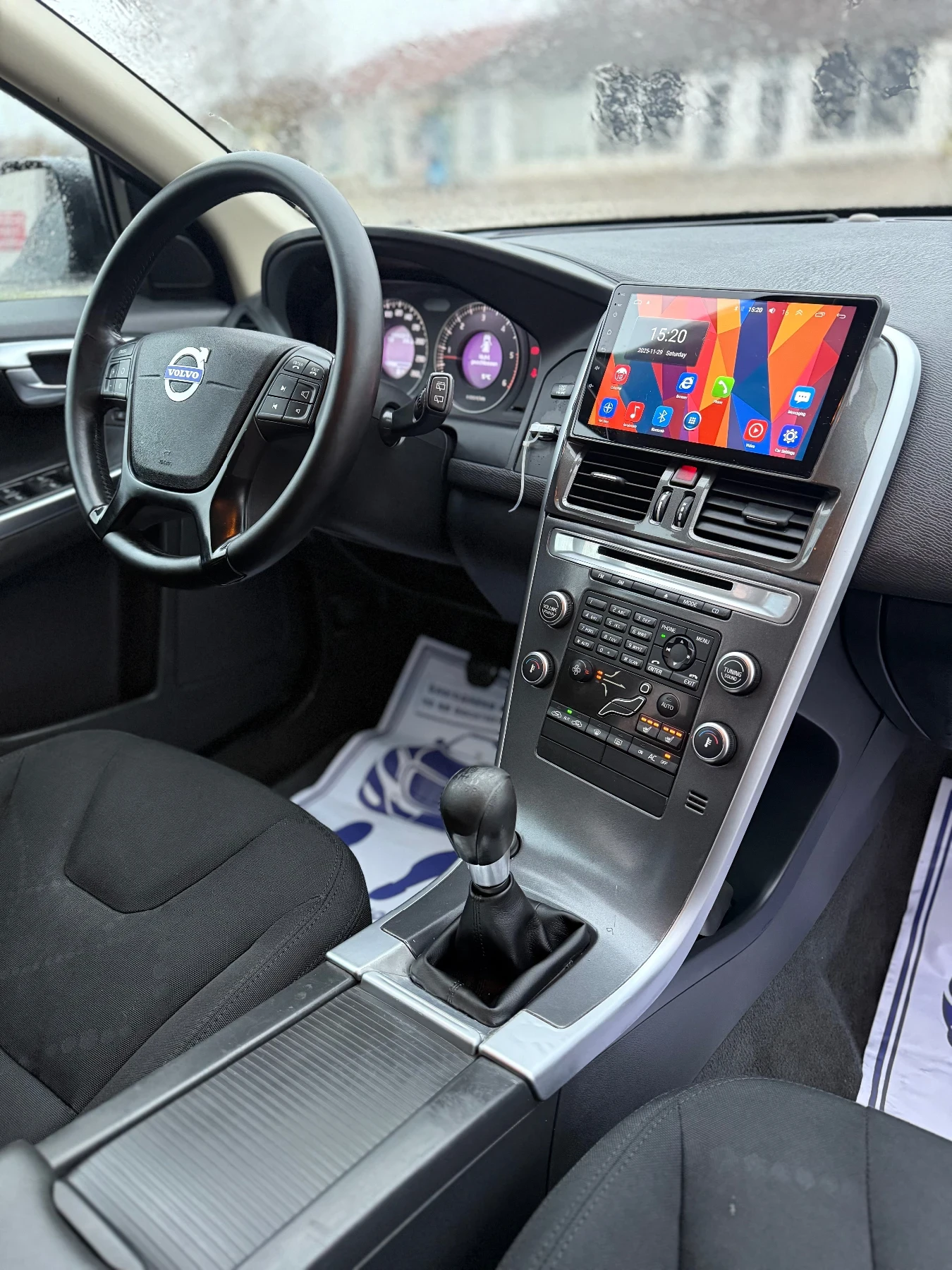 Volvo XC60 2.4D5 FWD - изображение 10