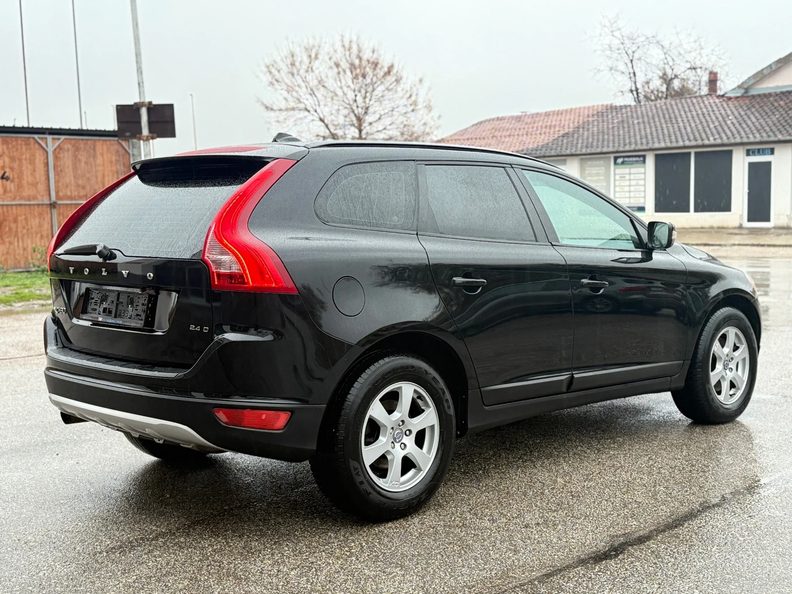 Volvo XC60 2.4D5 FWD - изображение 7