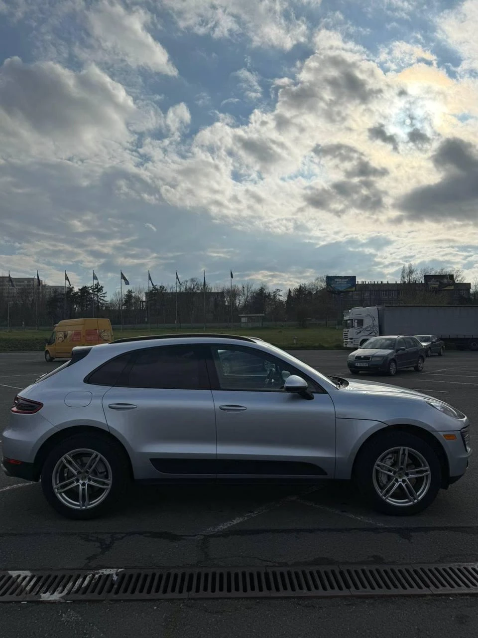 Porsche Macan S* BOSE* PANORAMA* ПОДГРЕВ* ОБУДХВАНЕ* CARPLAY* , снимка 4 - Автомобили и джипове - 54346070