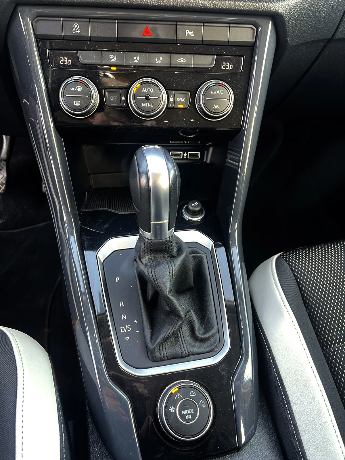VW T-Roc 2.0 TDI 4 MOTION DSG, снимка 14 - Автомобили и джипове - 54983276