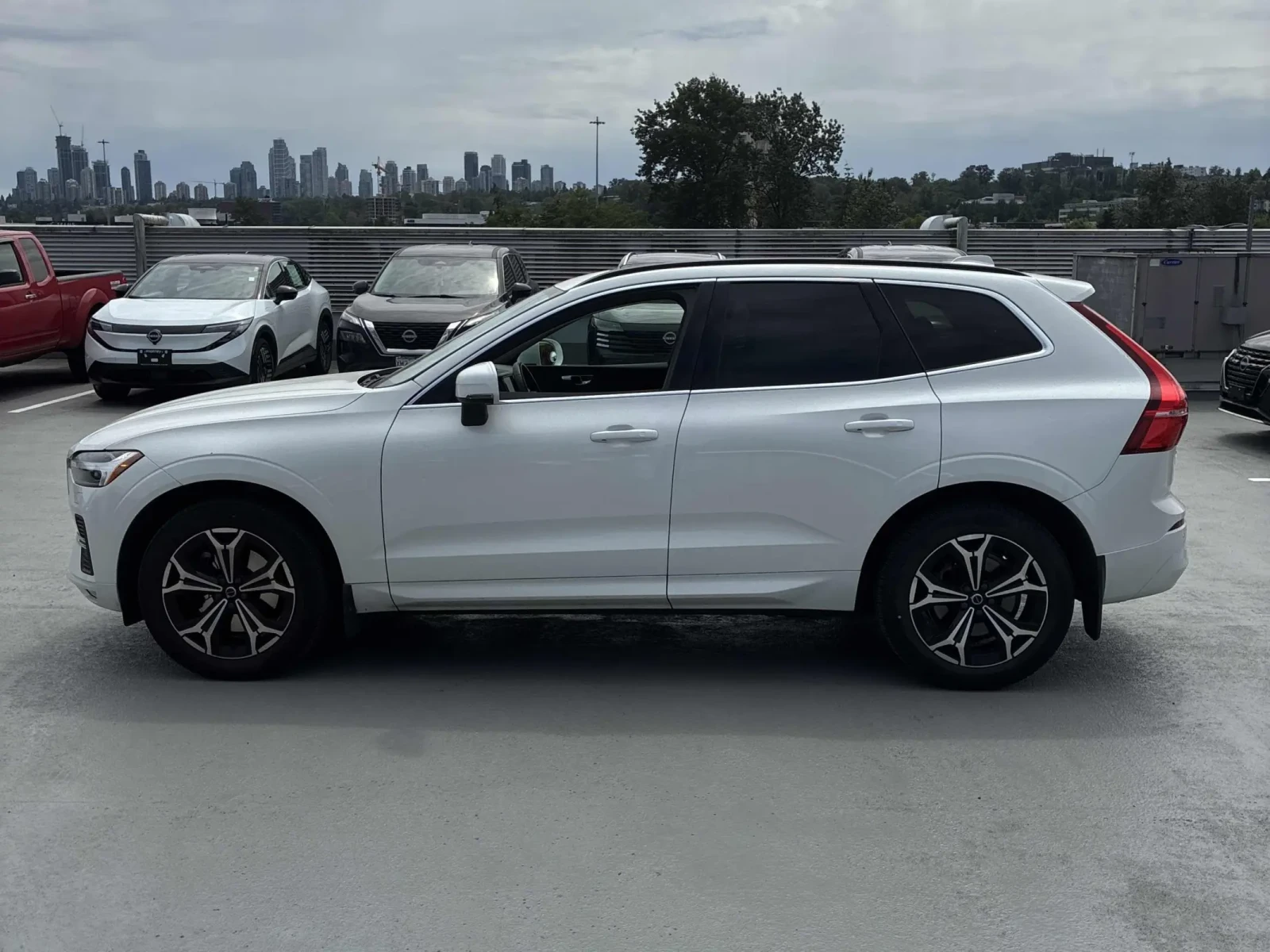 Volvo XC60 Momentum * 2 КЛЮЧА * ПАНОРАМА * ПОДГРЕВИ * CARFAX, снимка 3 - Автомобили и джипове - 55072689