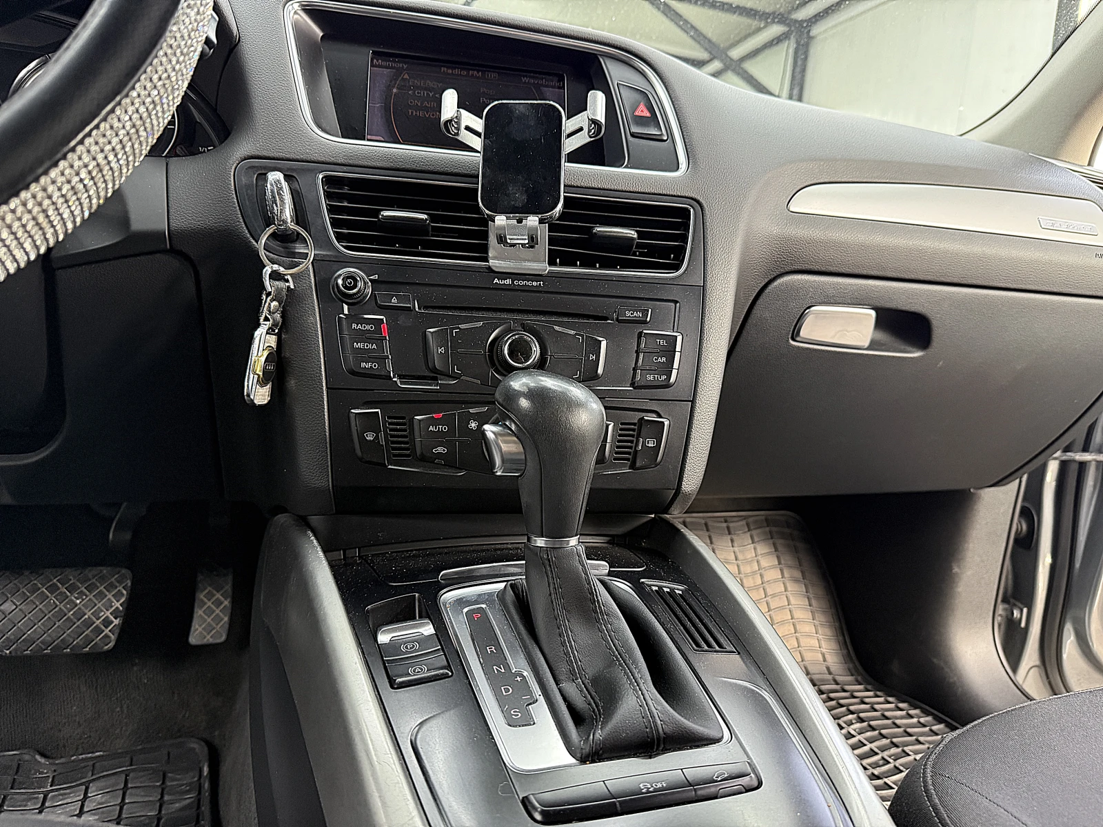 Audi Q5 2.0TDI/AVTOMAT/СОБСТВЕН ЛИЗИНГ, снимка 13 - Автомобили и джипове - 56003451