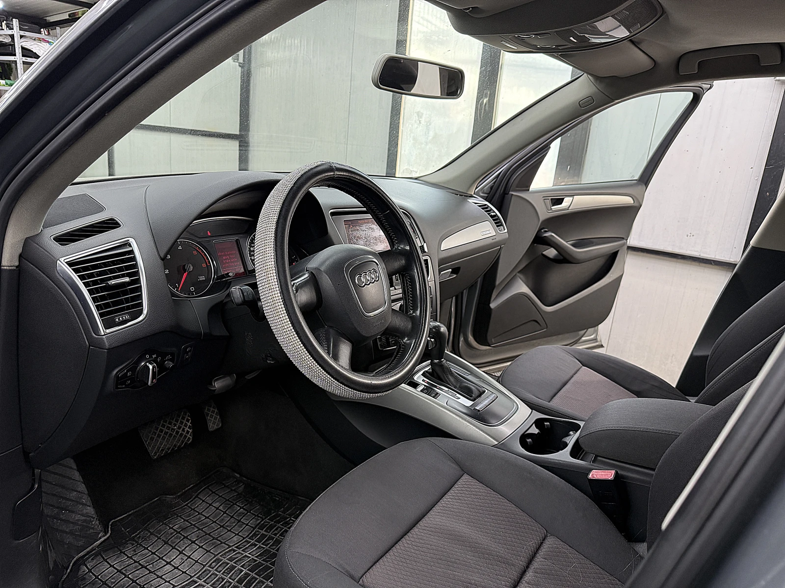 Audi Q5 2.0TDI/AVTOMAT/СОБСТВЕН ЛИЗИНГ, снимка 9 - Автомобили и джипове - 56003451