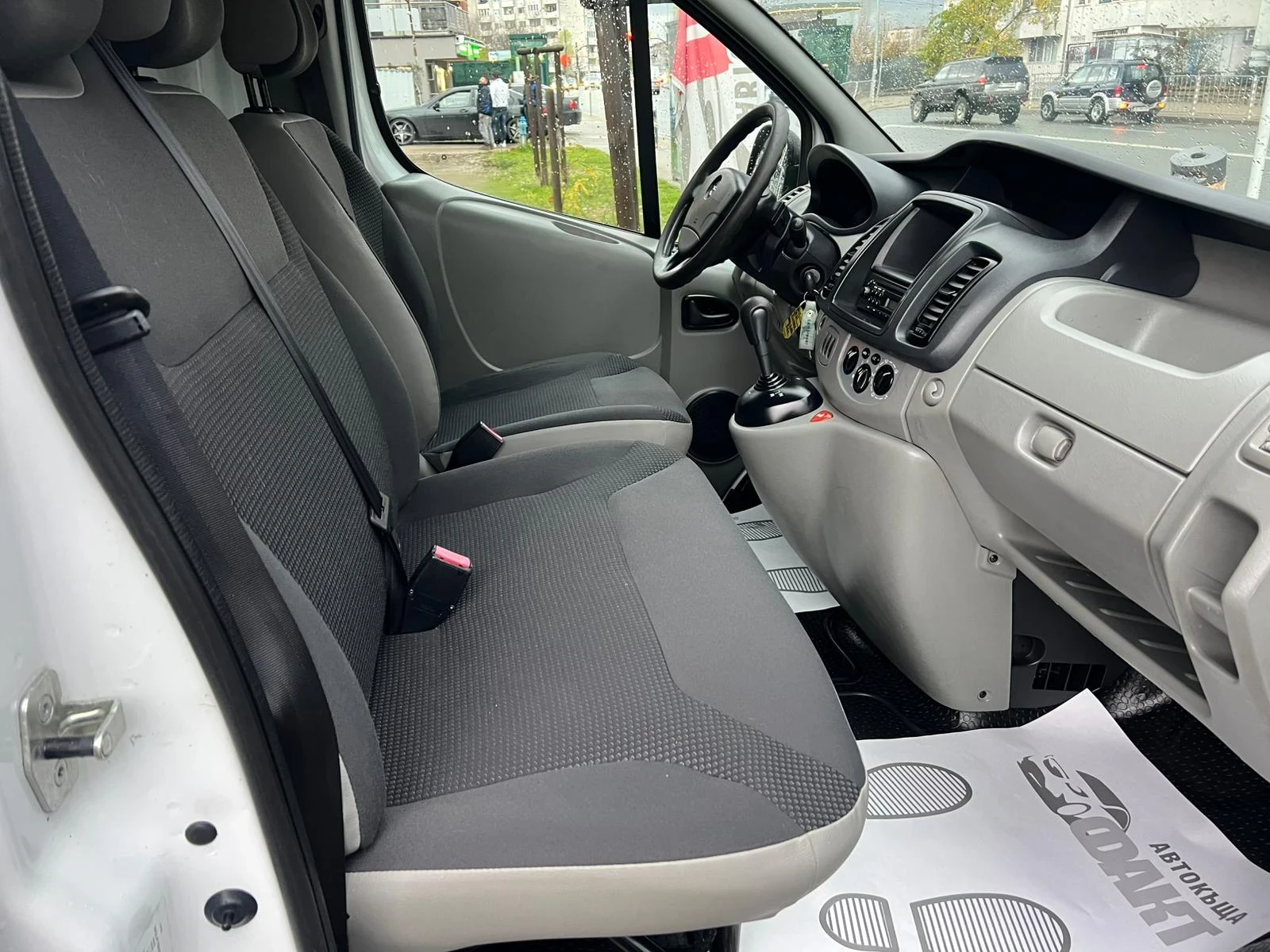 Opel Vivaro 2.5CDTi/РЕАЛНИ КМ ! ! ! - изображение 10