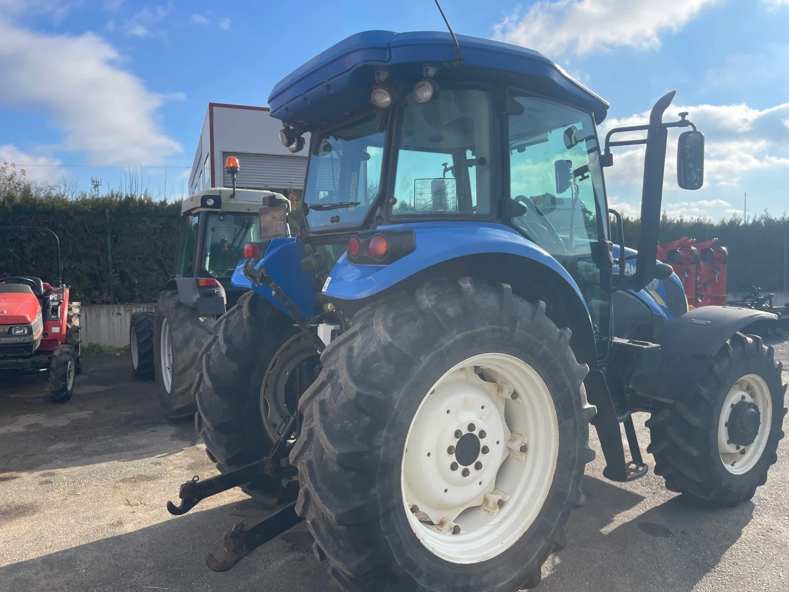 Трактор New Holland T 5.105 - изображение 8