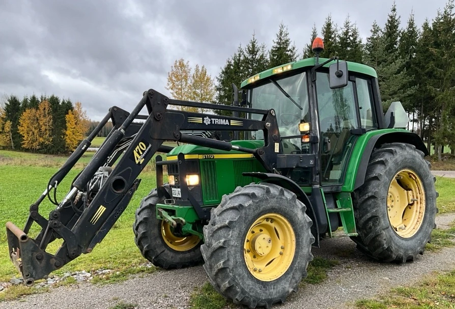 Трактор John Deere 6110