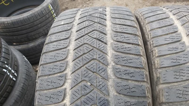 Гуми Зимни 245/45R18, снимка 3 - Гуми и джанти - 27564723