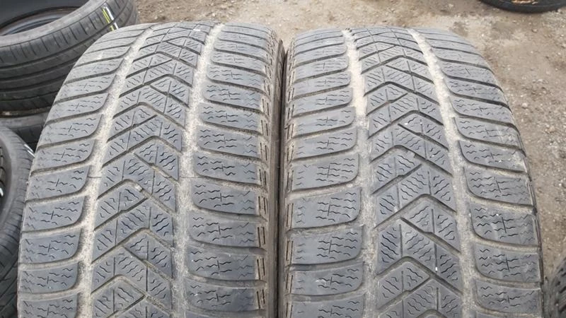 Гуми Зимни 245/45R18, снимка 1 - Гуми и джанти - 27564723