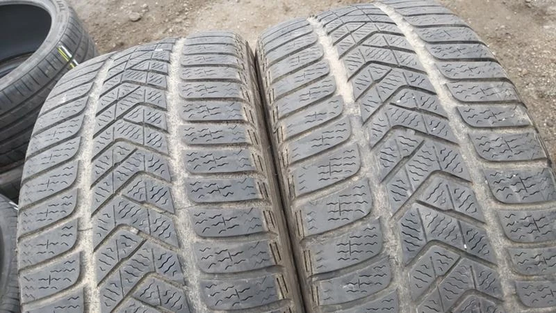 Гуми Зимни 245/45R18, снимка 2 - Гуми и джанти - 27564723