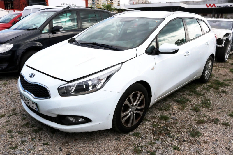 Kia Ceed 1.6 GDI, снимка 1 - Автомобили и джипове - 45354921