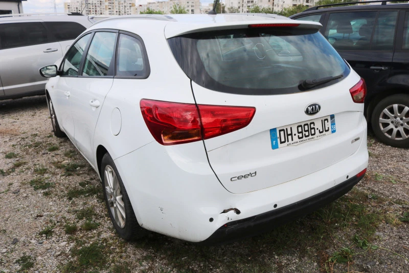 Kia Ceed 1.6 GDI, снимка 4 - Автомобили и джипове - 45354921