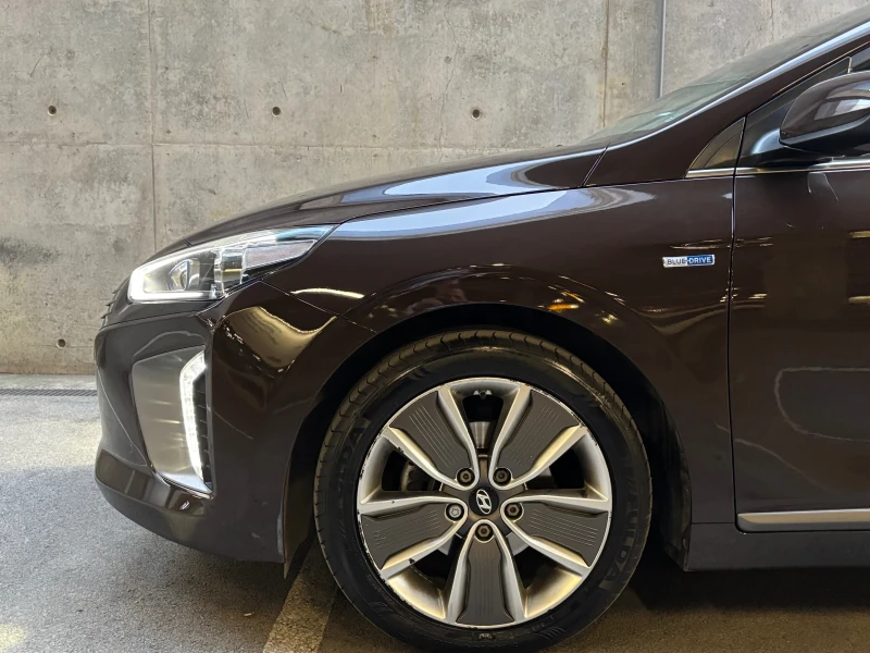 Hyundai Ioniq ОБСЛУЖЕНА на 26.09.2025, Гражданса, Каско!, снимка 3 - Автомобили и джипове - 52567934