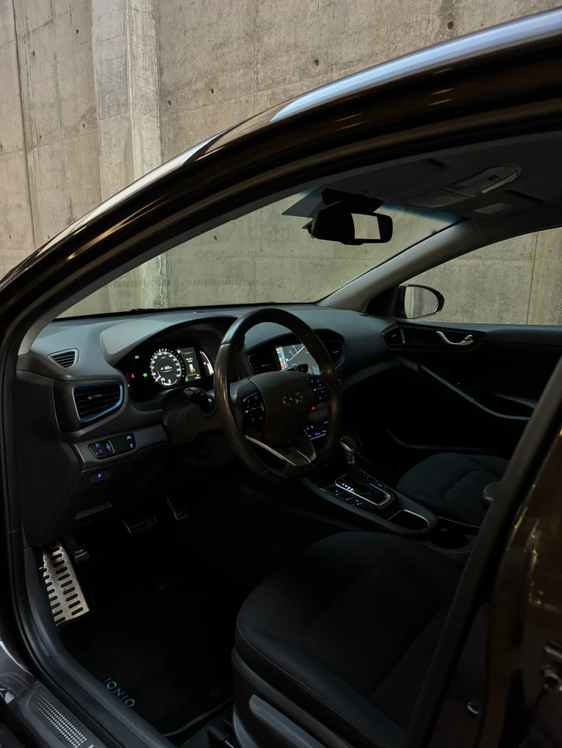 Hyundai Ioniq ОБСЛУЖЕНА на 26.09.2025, Гражданса, Каско!, снимка 6 - Автомобили и джипове - 52567934