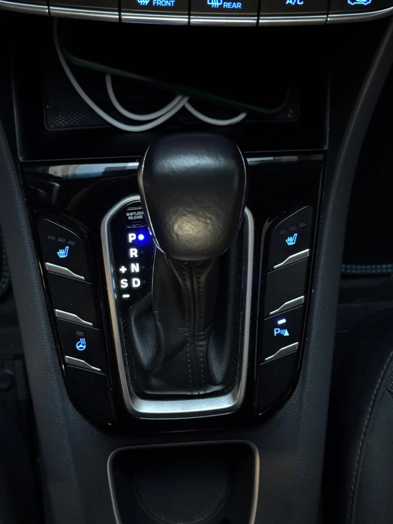 Hyundai Ioniq ОБСЛУЖЕНА на 26.09.2025, Гражданса, Каско!, снимка 10 - Автомобили и джипове - 52567934