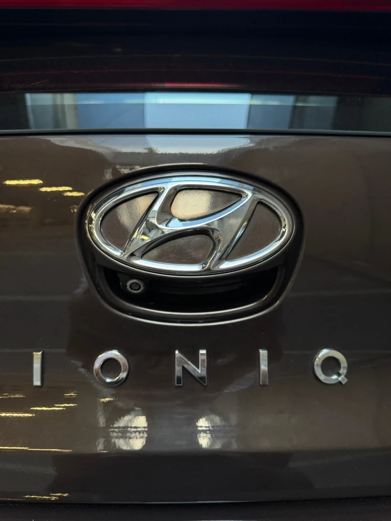 Hyundai Ioniq ОБСЛУЖЕНА на 26.09.2025, Гражданса, Каско!, снимка 13 - Автомобили и джипове - 52567934