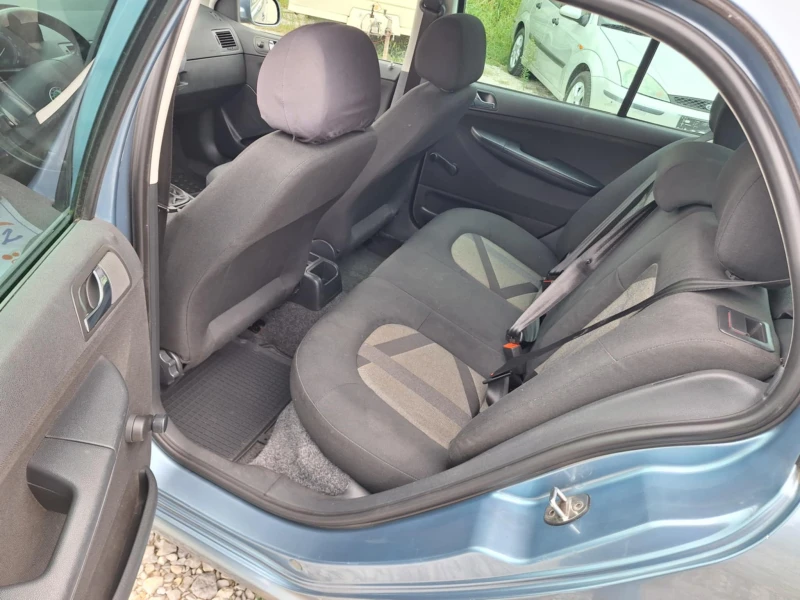 Skoda Fabia 1.4i klima, снимка 9 - Автомобили и джипове - 52079529