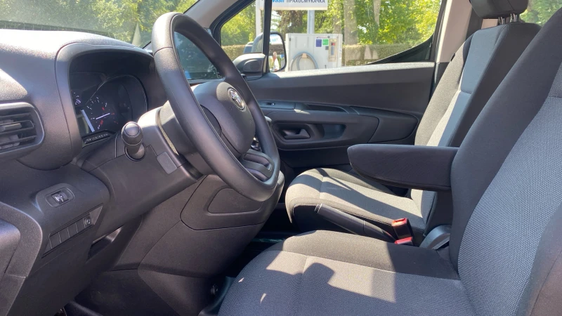 Toyota Proace City CREW CAB 1.5 D, снимка 10 - Автомобили и джипове - 52215241