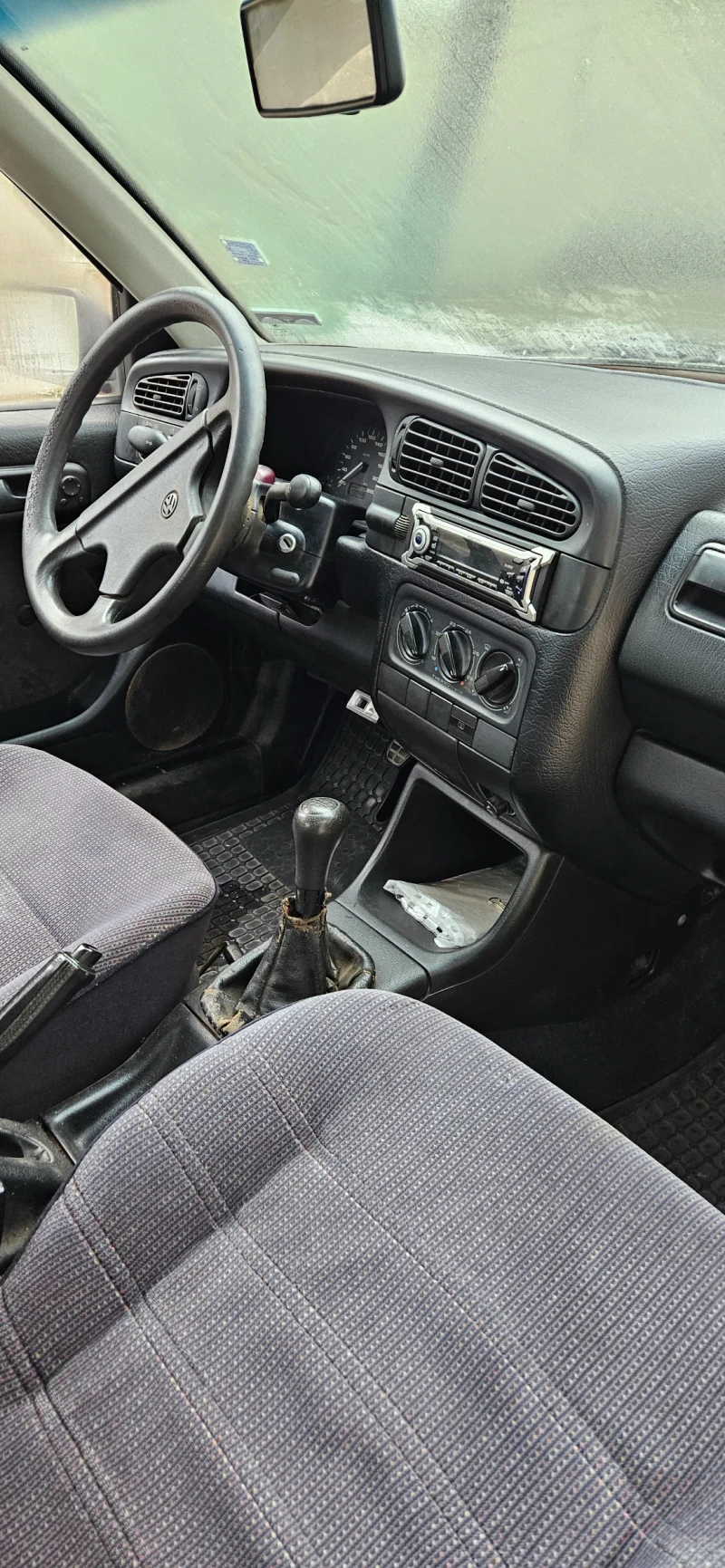 VW Vento, снимка 4 - Автомобили и джипове - 52910198