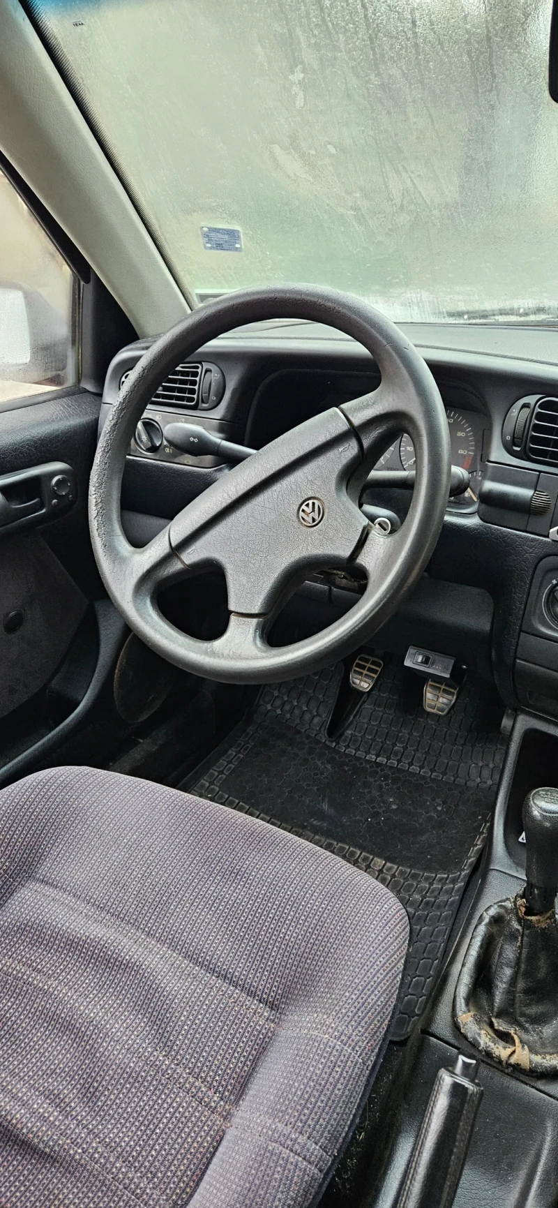 VW Vento, снимка 5 - Автомобили и джипове - 52910198