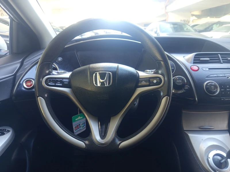 Honda Civic 1.8i Автоматик, снимка 11 - Автомобили и джипове - 53165724