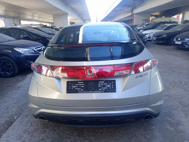 Honda Civic 1.8i Автоматик, снимка 5 - Автомобили и джипове - 53165724
