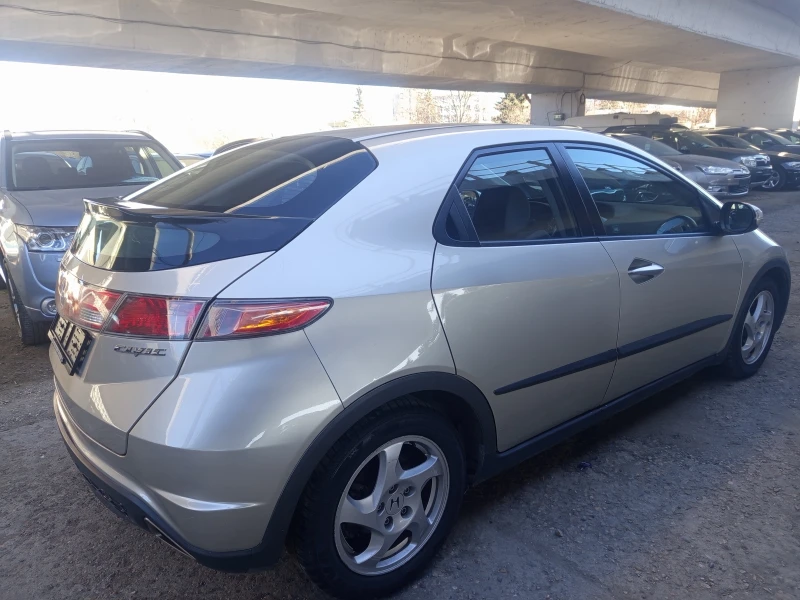 Honda Civic 1.8i Автоматик, снимка 4 - Автомобили и джипове - 53165724