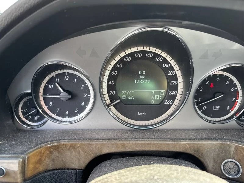 Mercedes-Benz E 500 * 4MATIC * ДЖАНТИ С ГУМИ * 2 КЛЮЧА * CARFAX, снимка 7 - Автомобили и джипове - 55816698