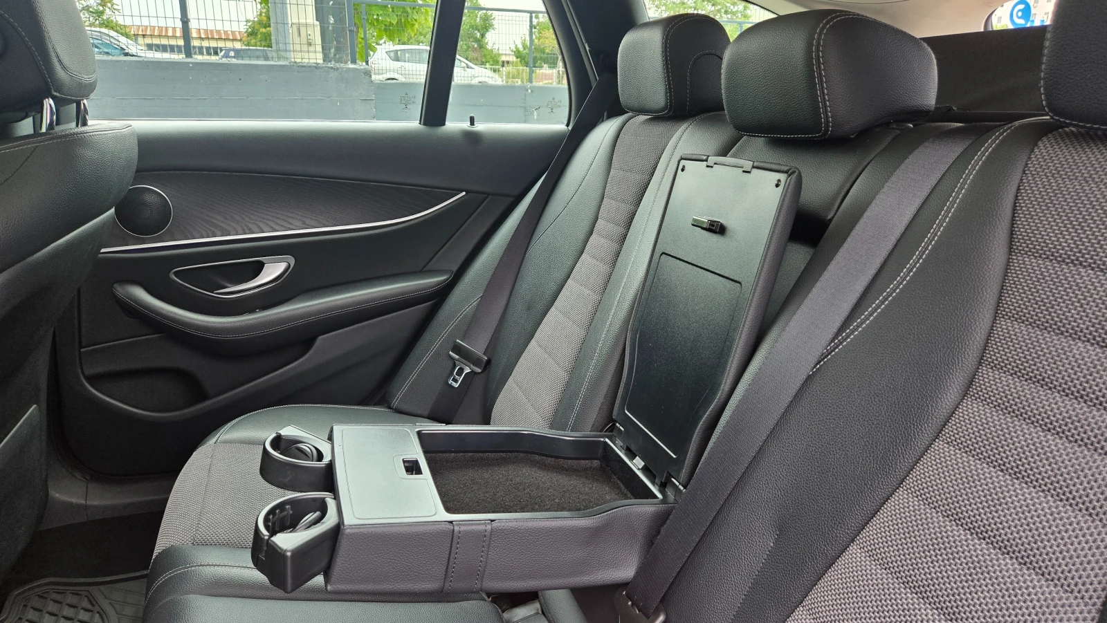 Mercedes-Benz E 350 d 4MATIC СПЕШНО Силвър стар първи собственик - изображение 10