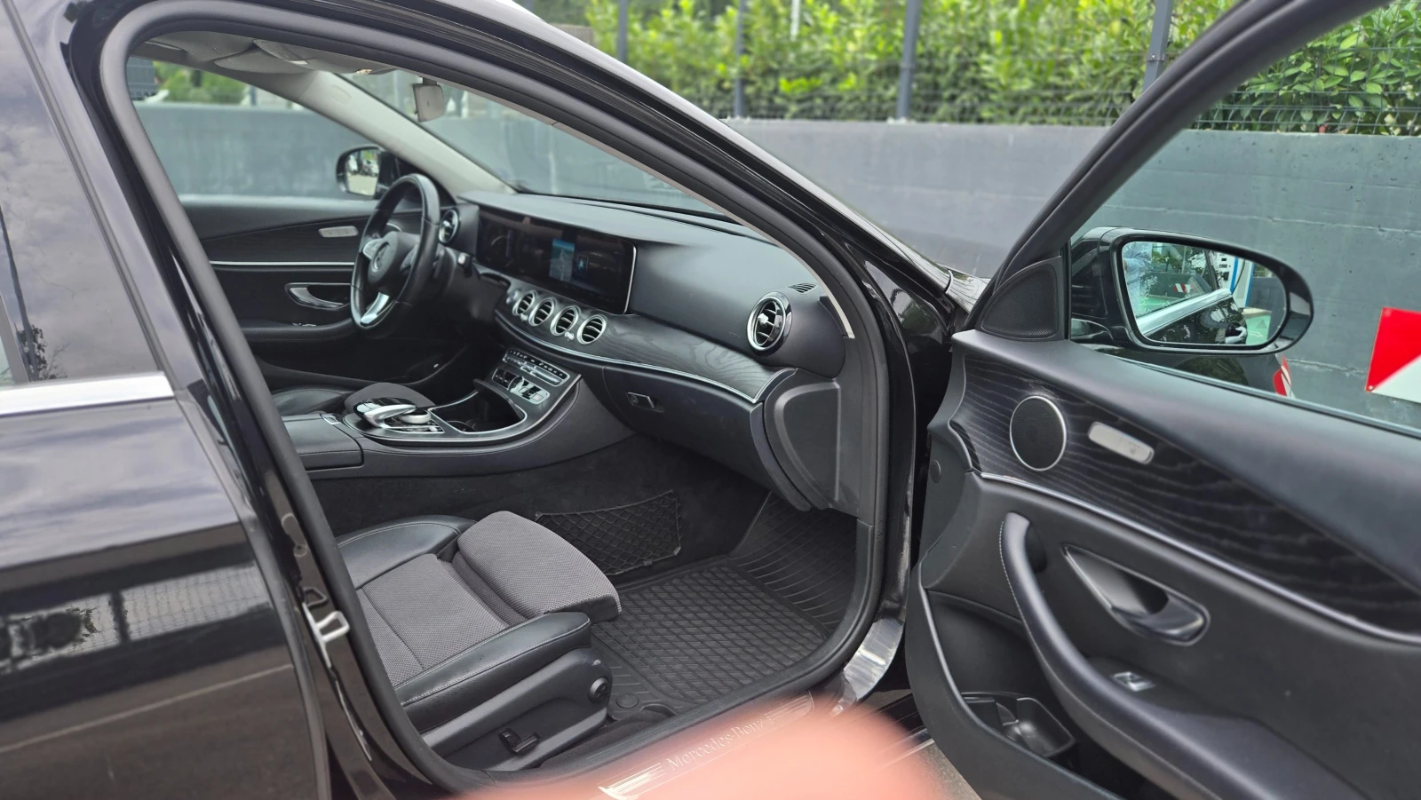 Mercedes-Benz E 350 d 4MATIC СПЕШНО Силвър стар първи собственик - изображение 7