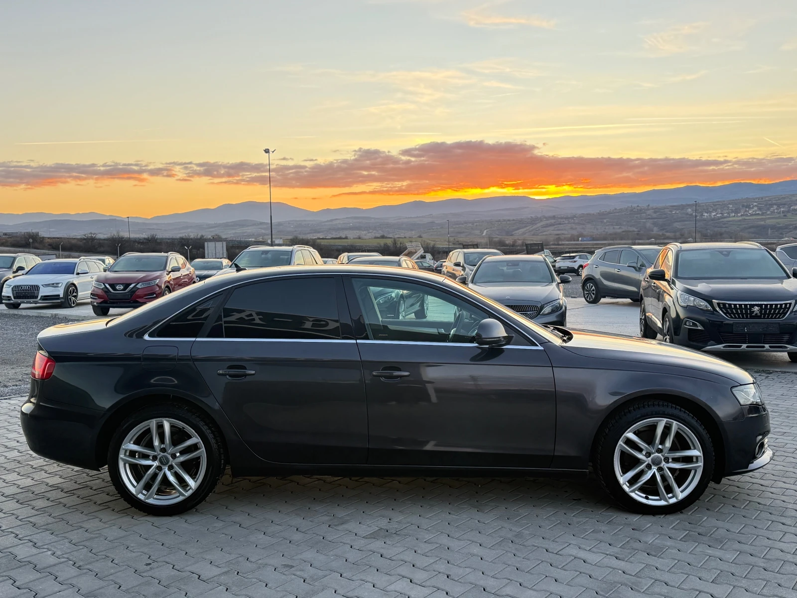 Audi A4 2.0TDI 143 ks DSG Собствен лизинг !!! - изображение 4