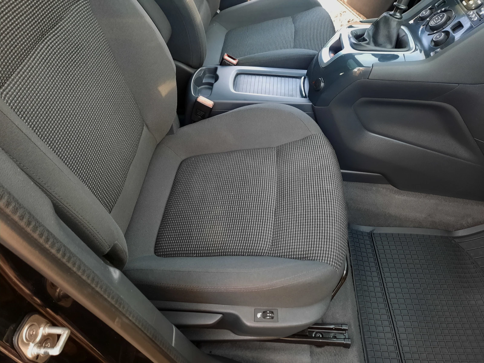 Peugeot 5008 1.6eHDI 115ps. | Mobile.bg � ����������� 12