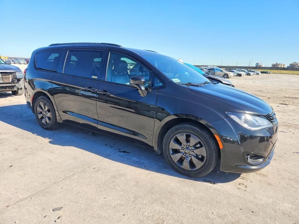 Chrysler Pacifica Plug-in hybrid Limited S, снимка 4 - Автомобили и джипове - 53715522