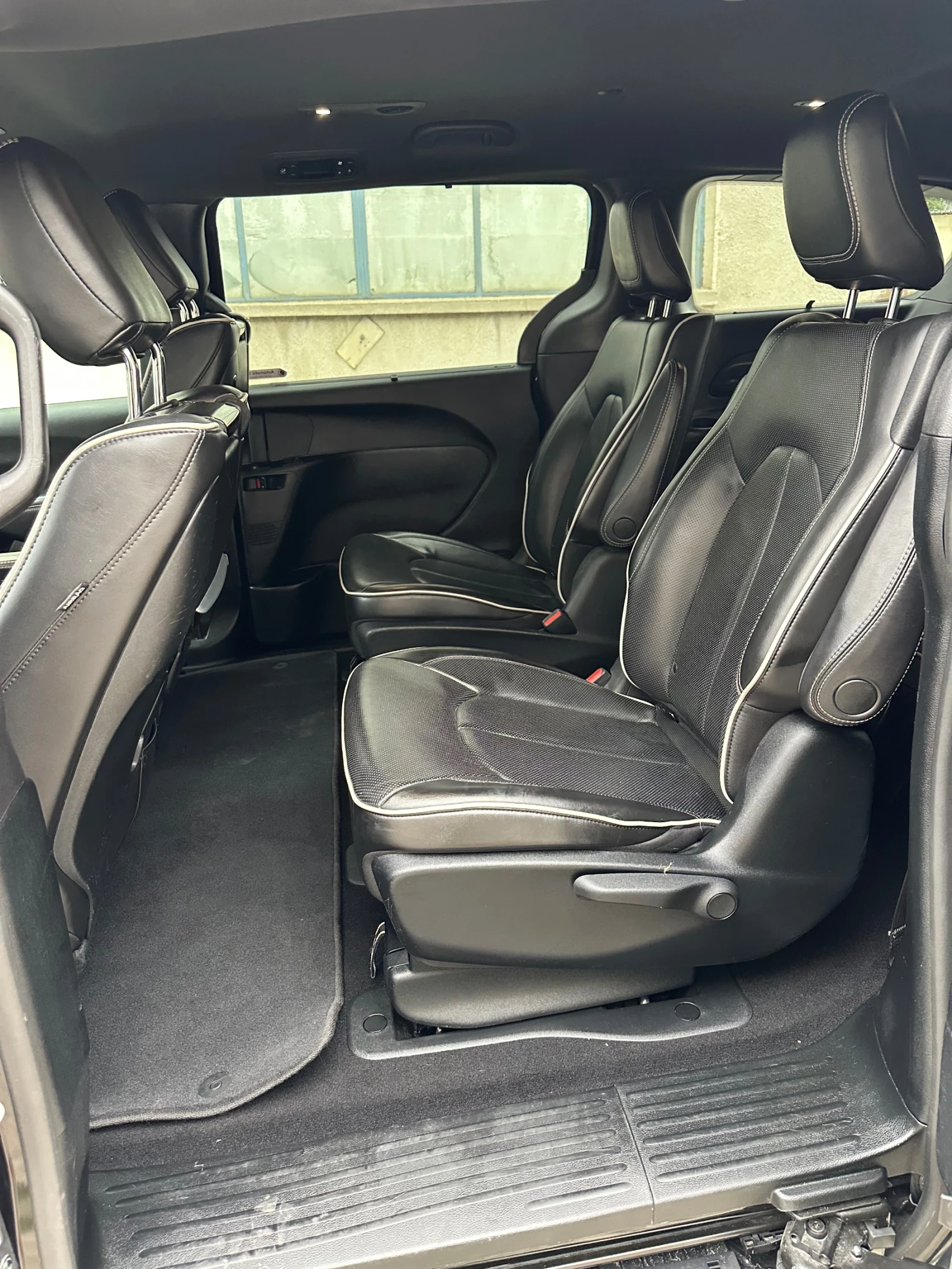 Chrysler Pacifica Plug-in hybrid Limited S, снимка 10 - Автомобили и джипове - 53715522