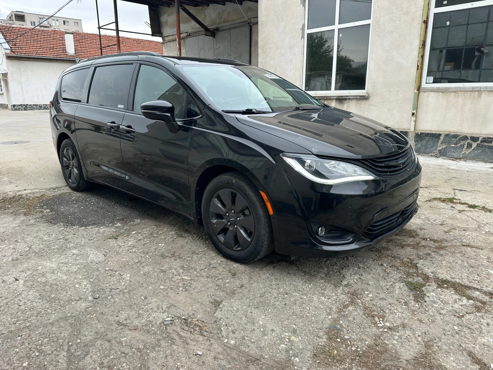 Chrysler Pacifica Plug-in hybrid Limited S, снимка 3 - Автомобили и джипове - 53715522