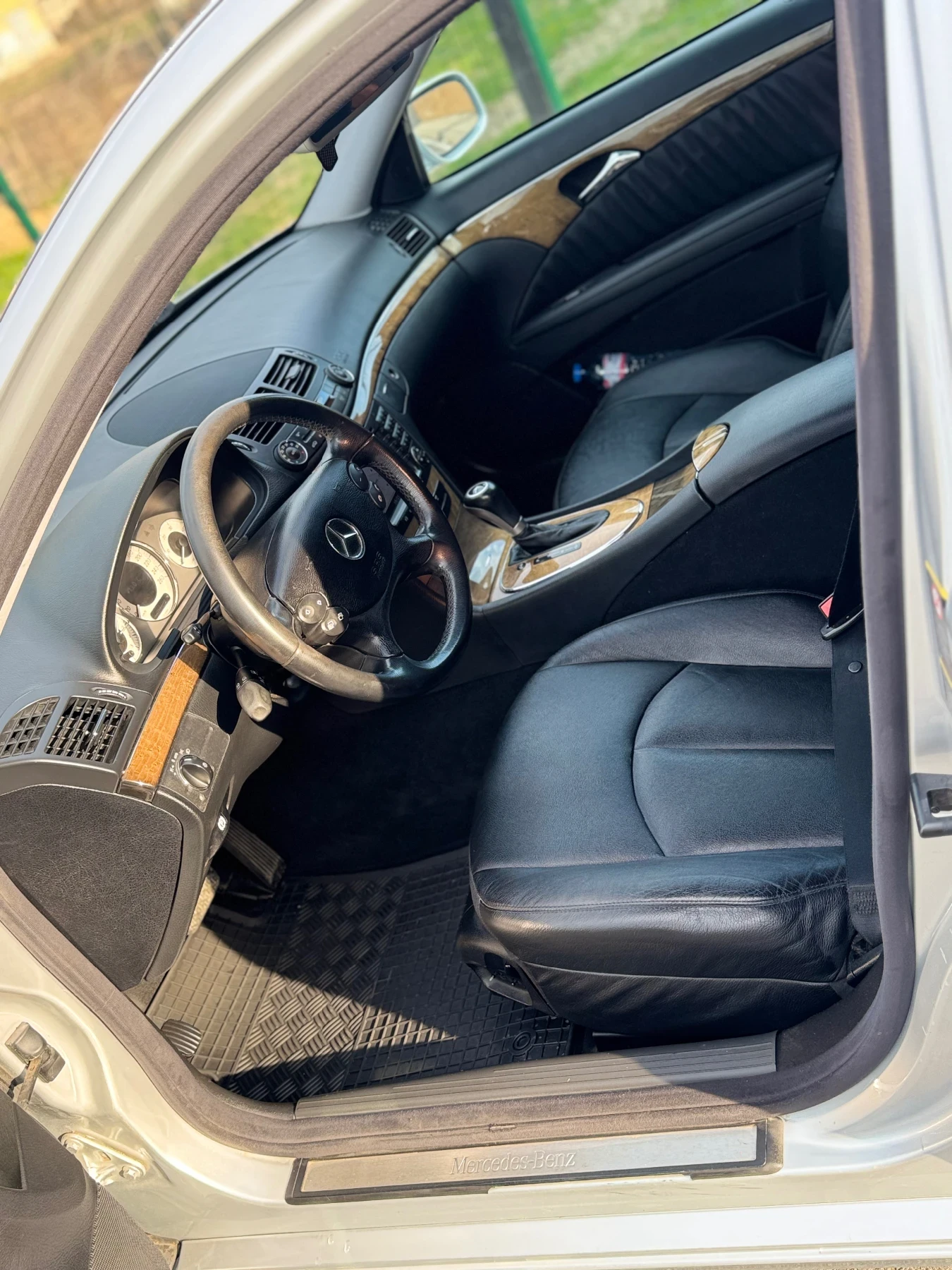 Mercedes-Benz E 320, снимка 11 - Автомобили и джипове - 53779434