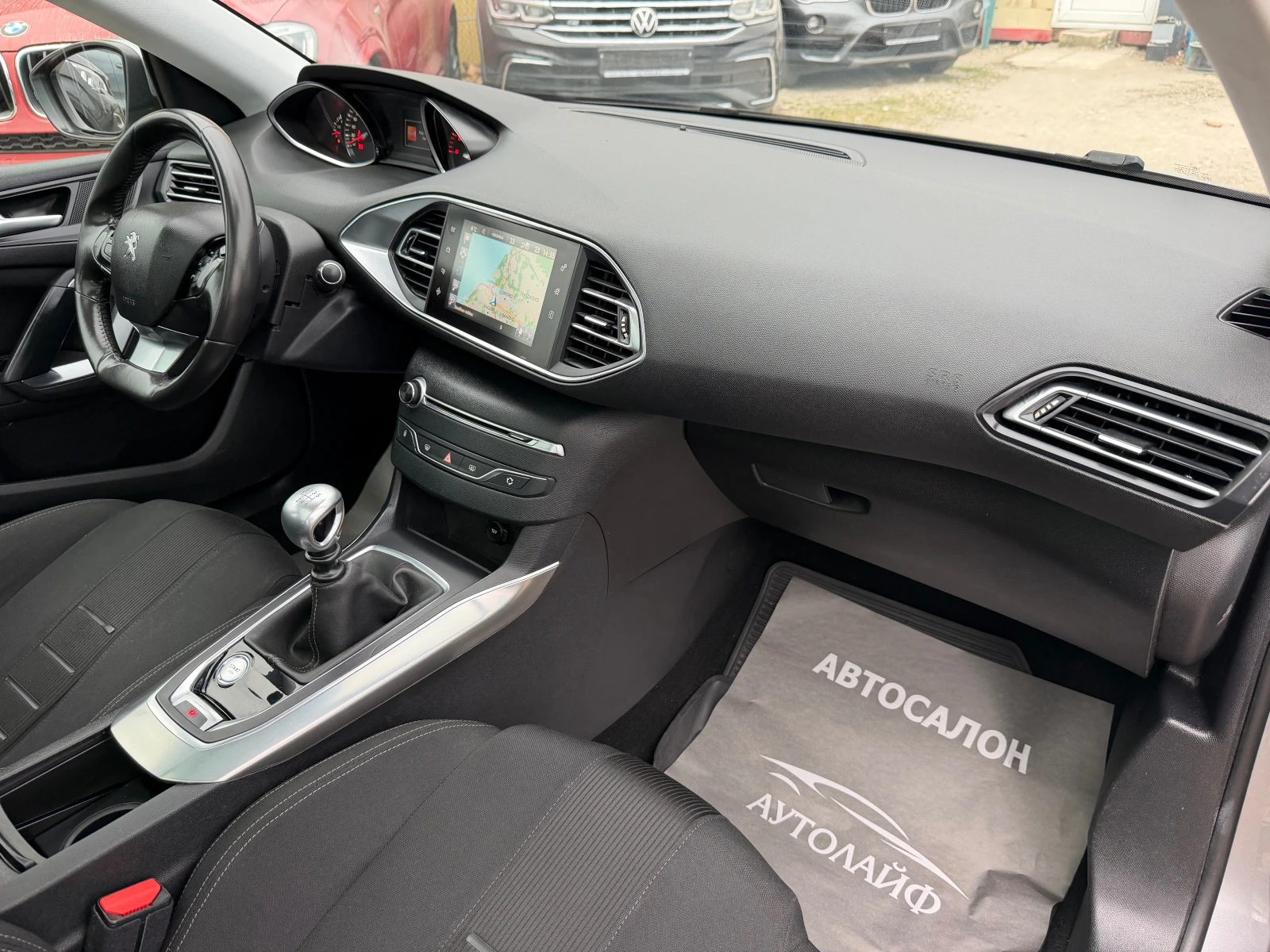 Peugeot 308 1.6Ehdi CAMERA PANORAMA XENON START/STOP KEY LESS, снимка 10 - Автомобили и джипове - 53904406