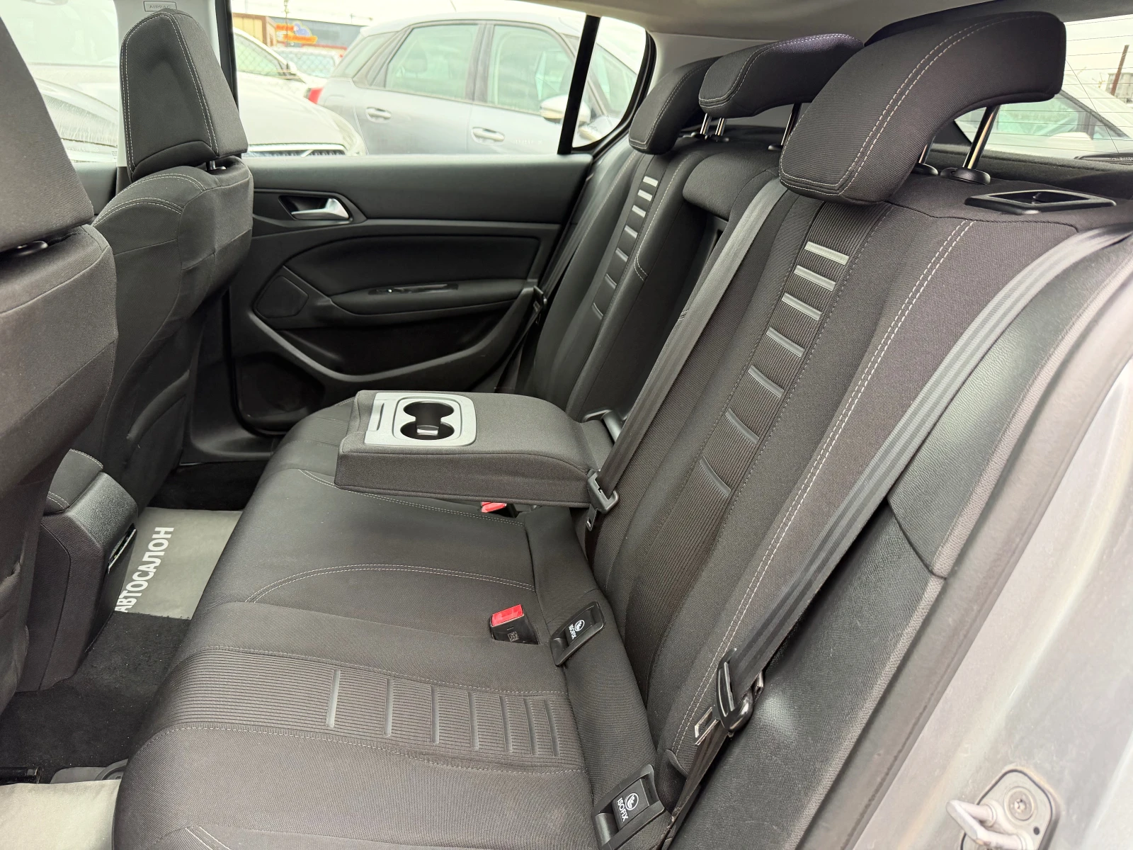 Peugeot 308 1.6Ehdi CAMERA PANORAMA XENON START/STOP KEY LESS, снимка 12 - Автомобили и джипове - 53904406