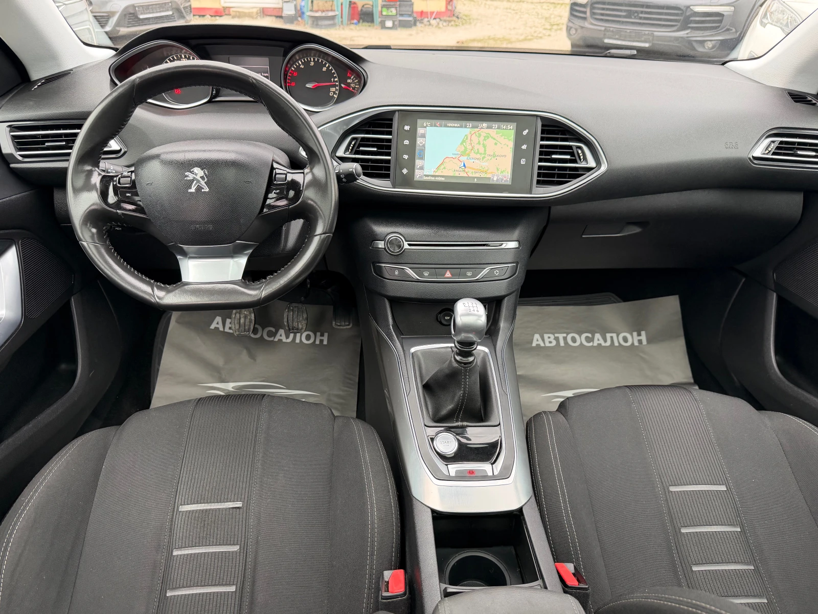 Peugeot 308 1.6Ehdi CAMERA PANORAMA XENON START/STOP KEY LESS, снимка 8 - Автомобили и джипове - 53904406