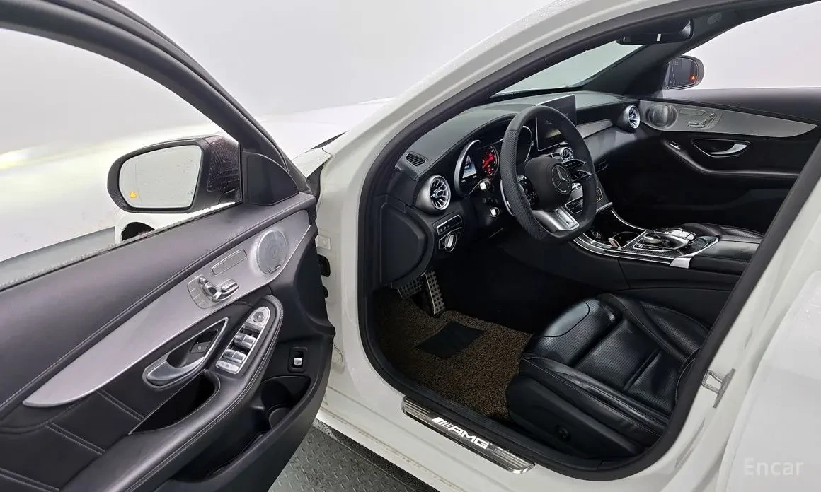 Mercedes-Benz C 63 AMG S* BURMASTER* KEYLESS GO* PANO* HEAD-UP* 360* КРАЙ, снимка 9 - Автомобили и джипове - 54170018