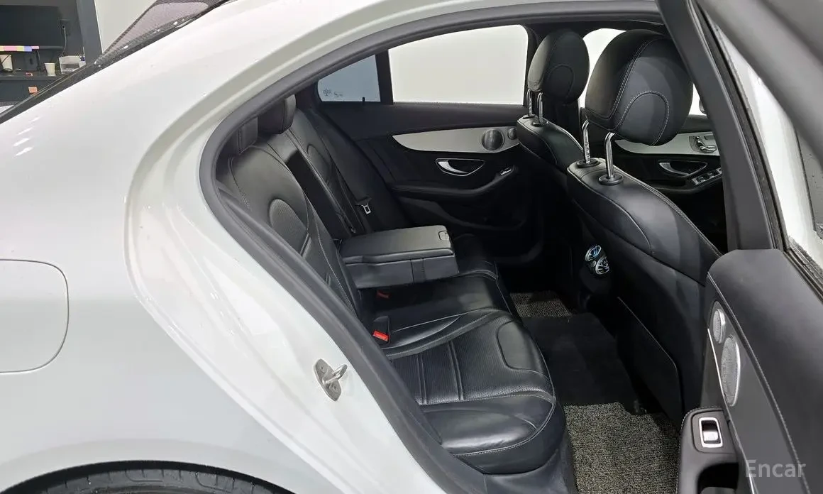 Mercedes-Benz C 63 AMG S* BURMASTER* KEYLESS GO* PANO* HEAD-UP* 360* КРАЙ, снимка 15 - Автомобили и джипове - 54170018