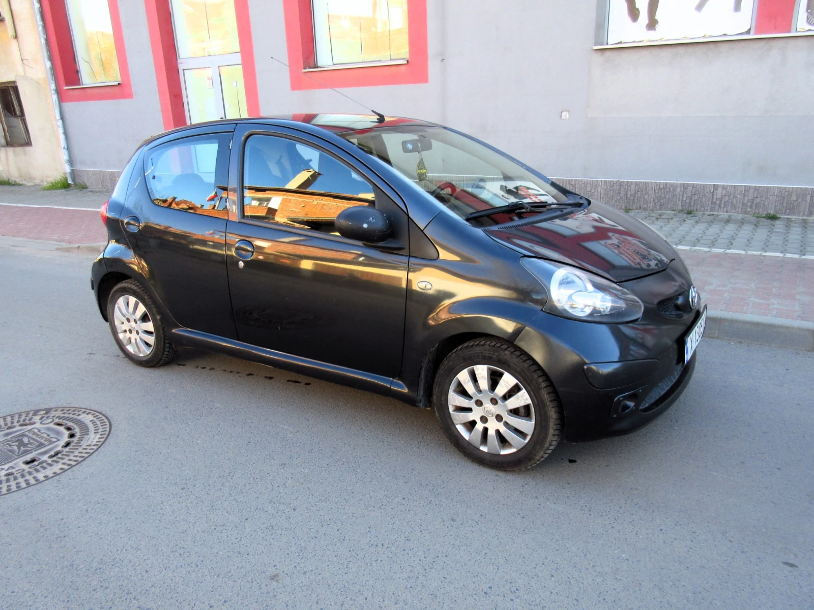 Toyota Aygo 1.0i, снимка 2 - Автомобили и джипове - 54394553