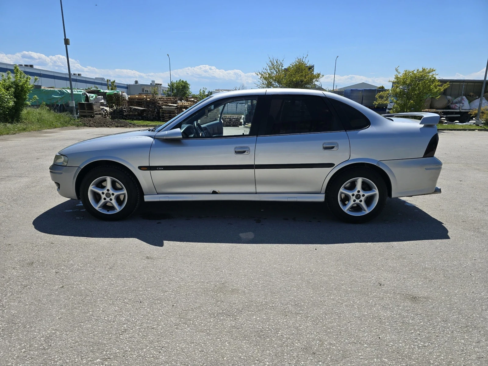 Opel Vectra 2.0i, снимка 8 - Автомобили и джипове - 54441454