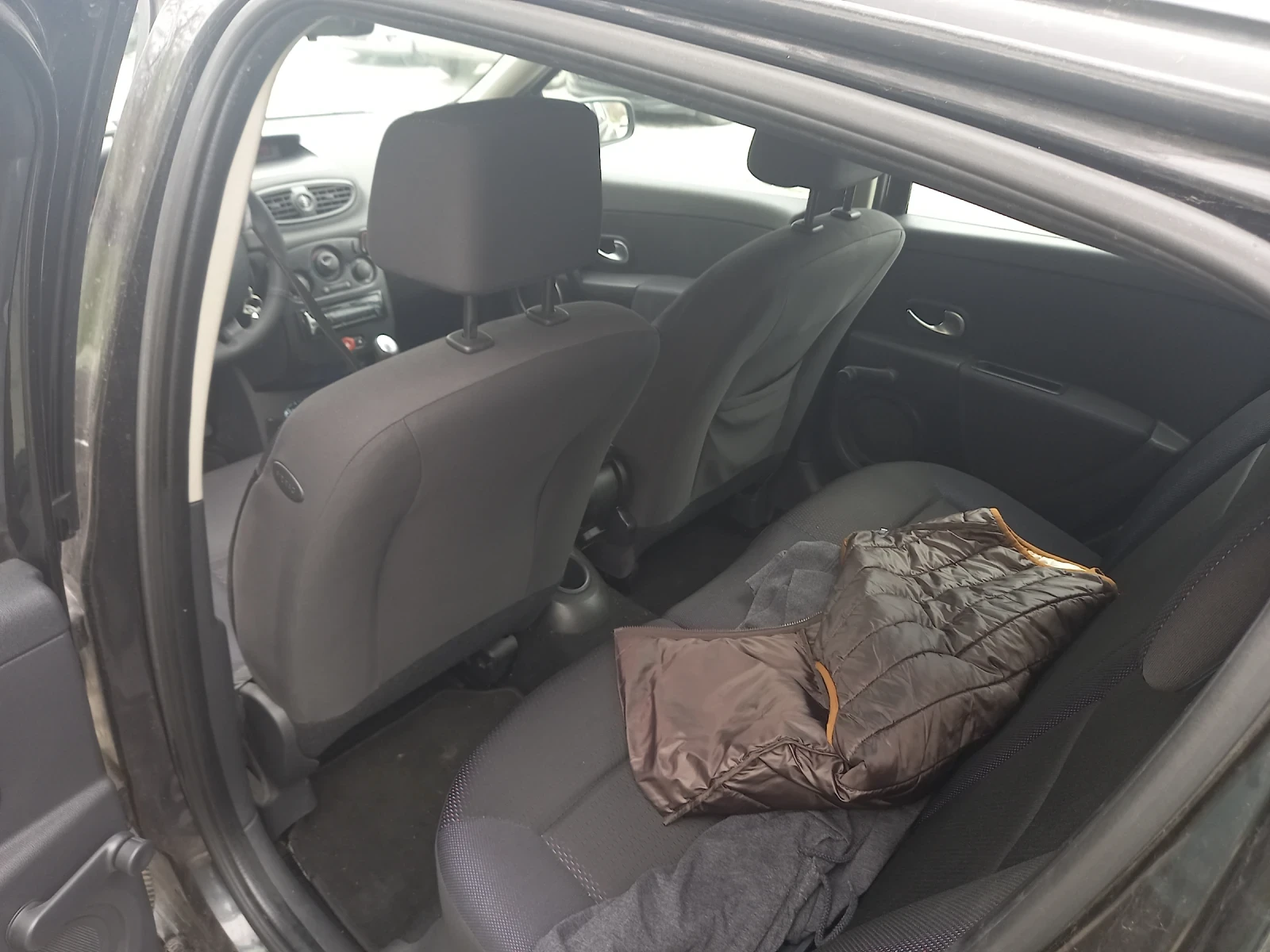Renault Clio 1.2 75, снимка 8 - Автомобили и джипове - 54608468