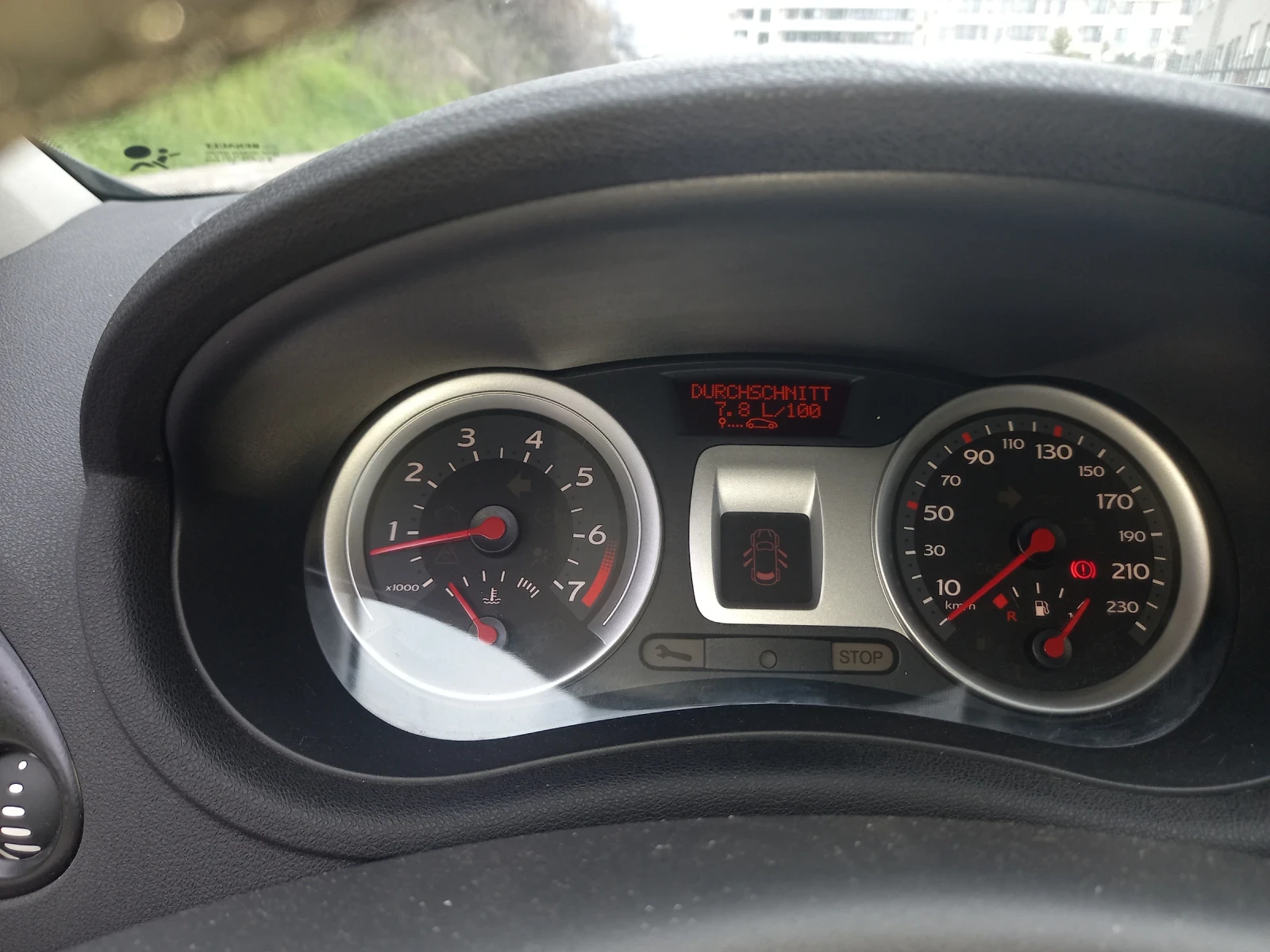 Renault Clio 1.2 75, снимка 5 - Автомобили и джипове - 54608468