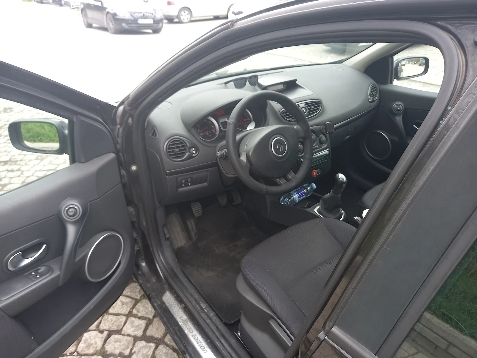 Renault Clio 1.2 75, снимка 4 - Автомобили и джипове - 54608468
