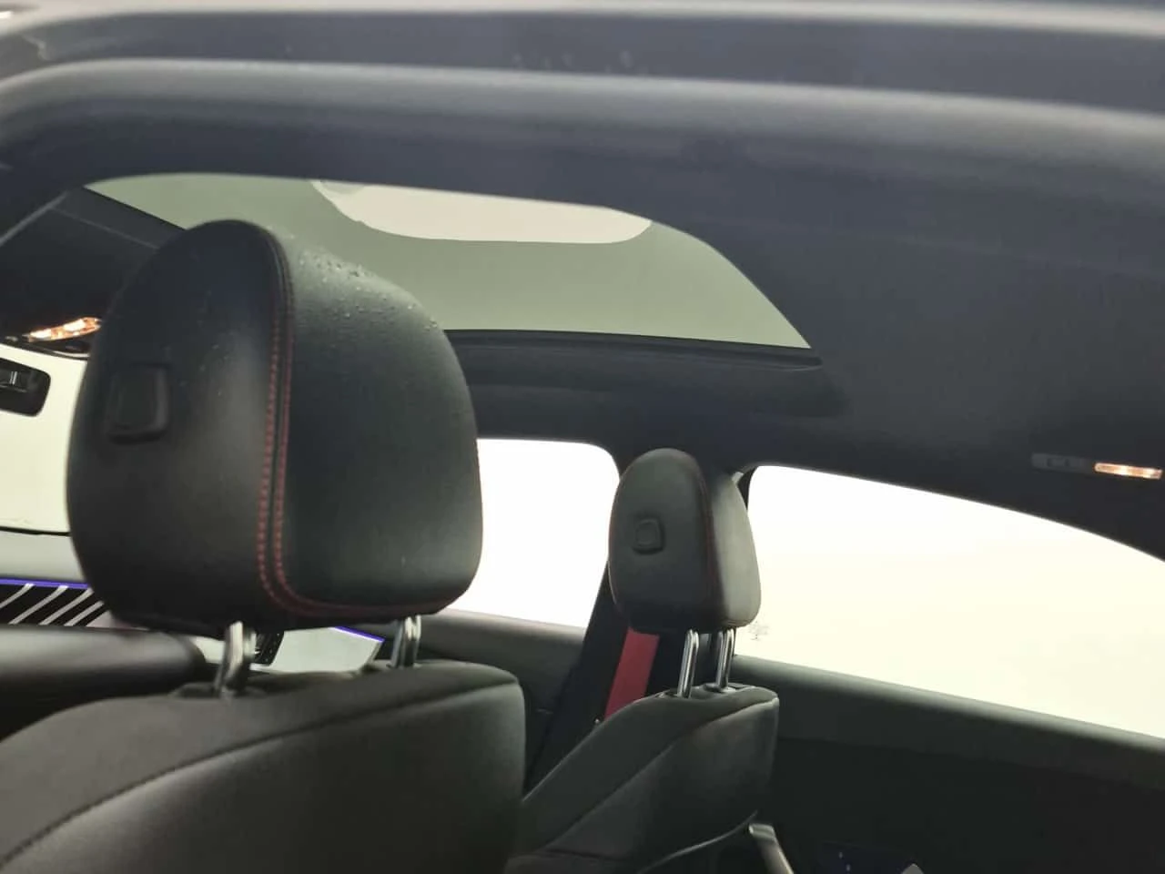 Mercedes-Benz A 35  AMG| ALCANTARA| AMBIENT| PANO| 2 КЛЮЧА| , снимка 13 - Автомобили и джипове - 54651115