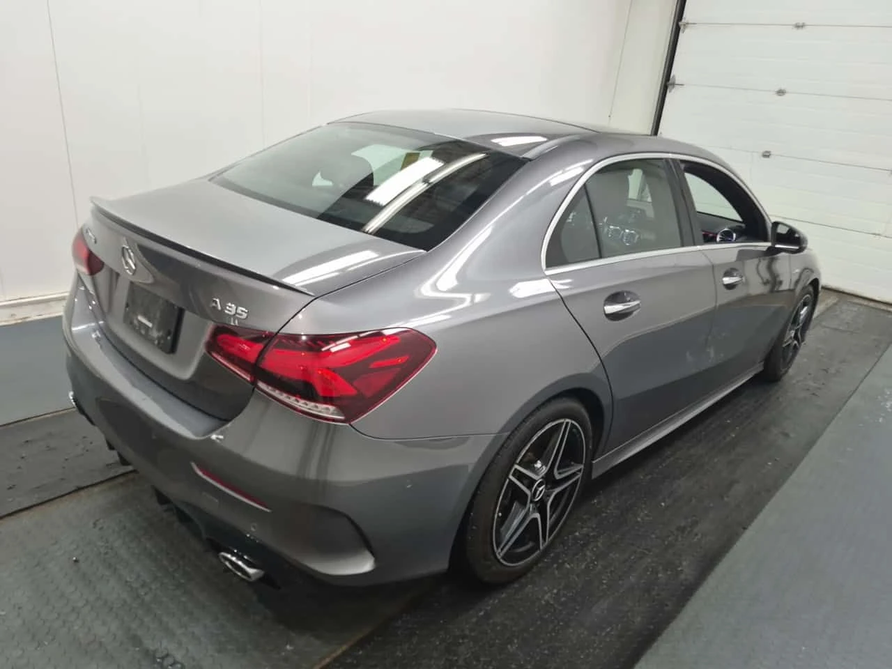 Mercedes-Benz A 35  AMG| ALCANTARA| AMBIENT| PANO| 2 КЛЮЧА| , снимка 4 - Автомобили и джипове - 54651115